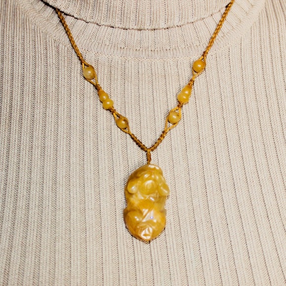 Marble necklace with knitted detail. - Picture 2 of 3